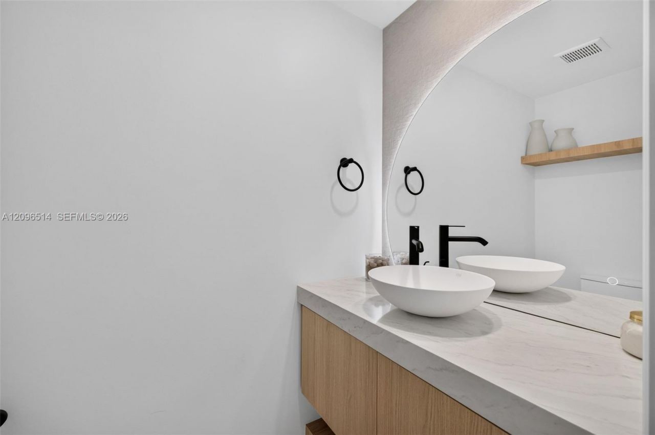 3370 Hidden Bay Dr , Unit 2410, Aventura, FL 33180 Photo