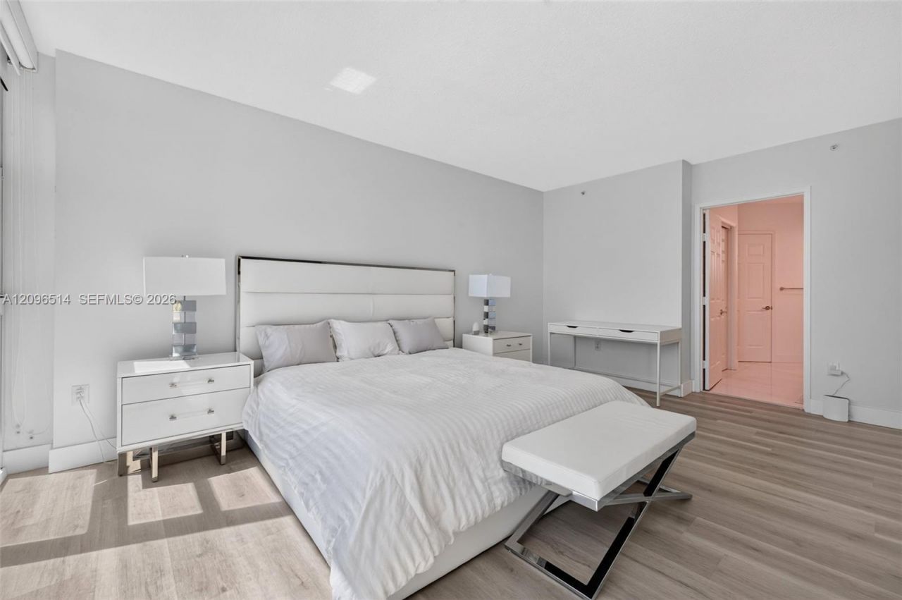 3370 Hidden Bay Dr , Unit 2410, Aventura, FL 33180 Photo