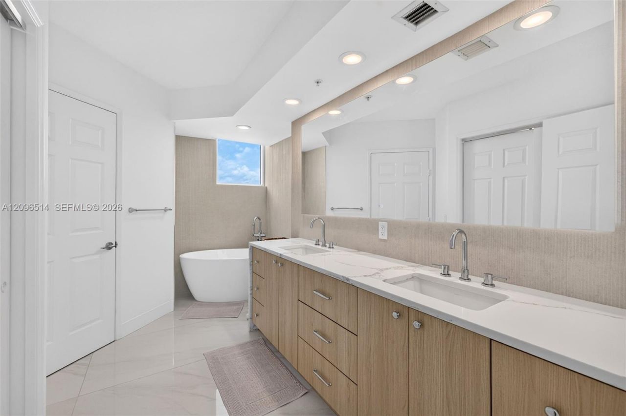 3370 Hidden Bay Dr , Unit 2410, Aventura, FL 33180 Photo