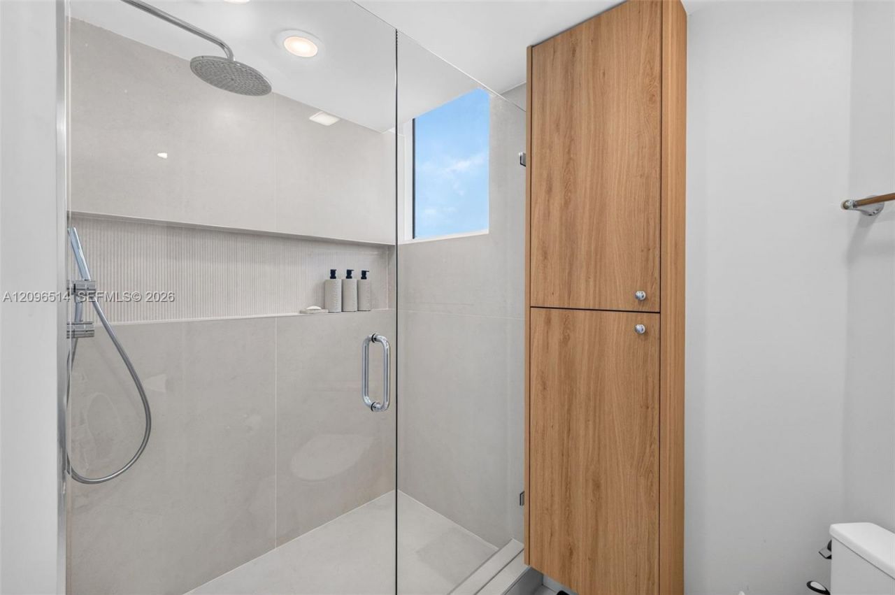 3370 Hidden Bay Dr , Unit 2410, Aventura, FL 33180 Photo