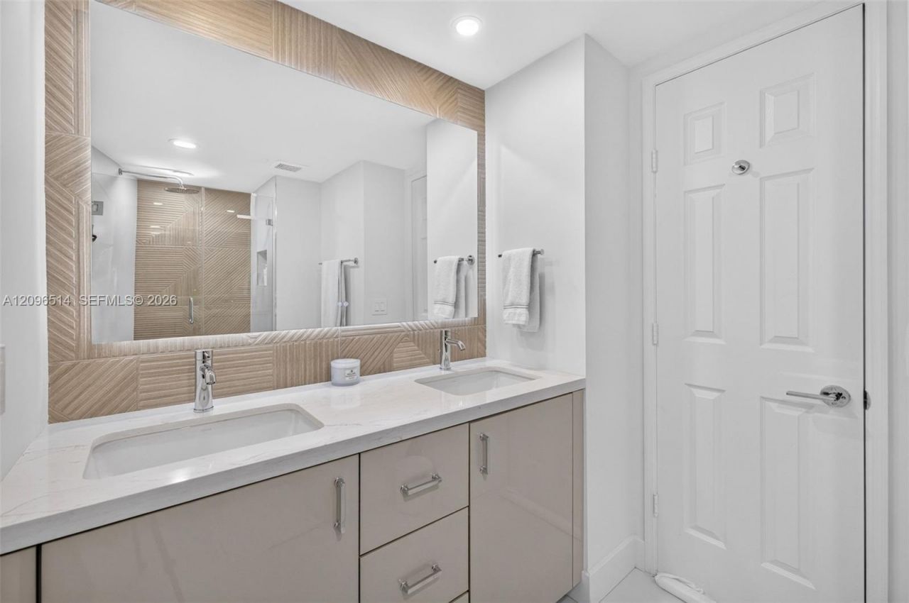 3370 Hidden Bay Dr , Unit 2410, Aventura, FL 33180 Photo