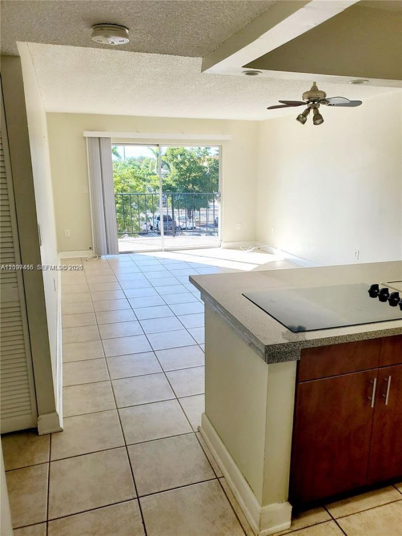 5199 NW 7th St , Unit 302, Miami, FL 33126 Photo