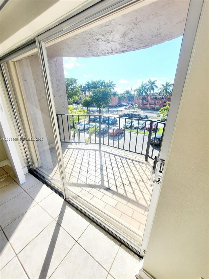 5199 NW 7th St , Unit 302, Miami, FL 33126 Photo
