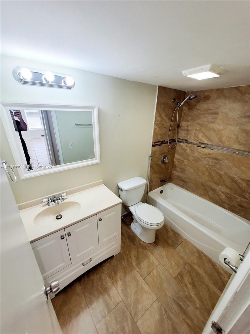 5199 NW 7th St , Unit 302, Miami, FL 33126 Photo