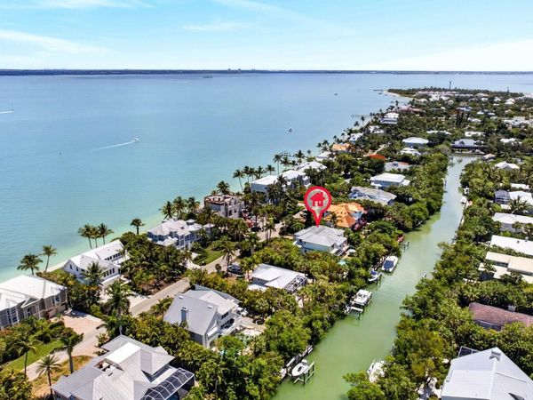561 Lighthouse Way, Sanibel, FL 33957
