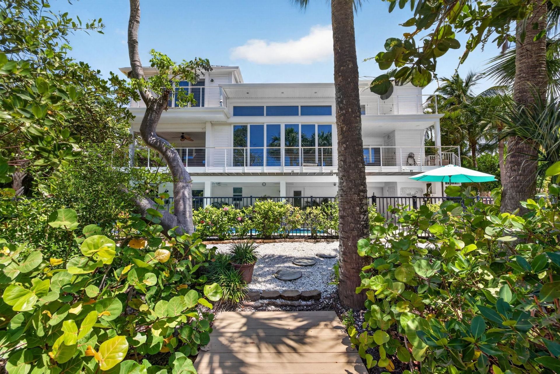 561 Lighthouse Way, Sanibel, FL 33957 Photo