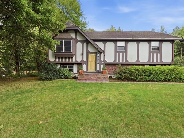 82 West St, Douglas, MA 01516