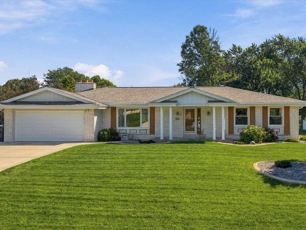 12605 W Wilbur Dr, New Berlin, WI 53151