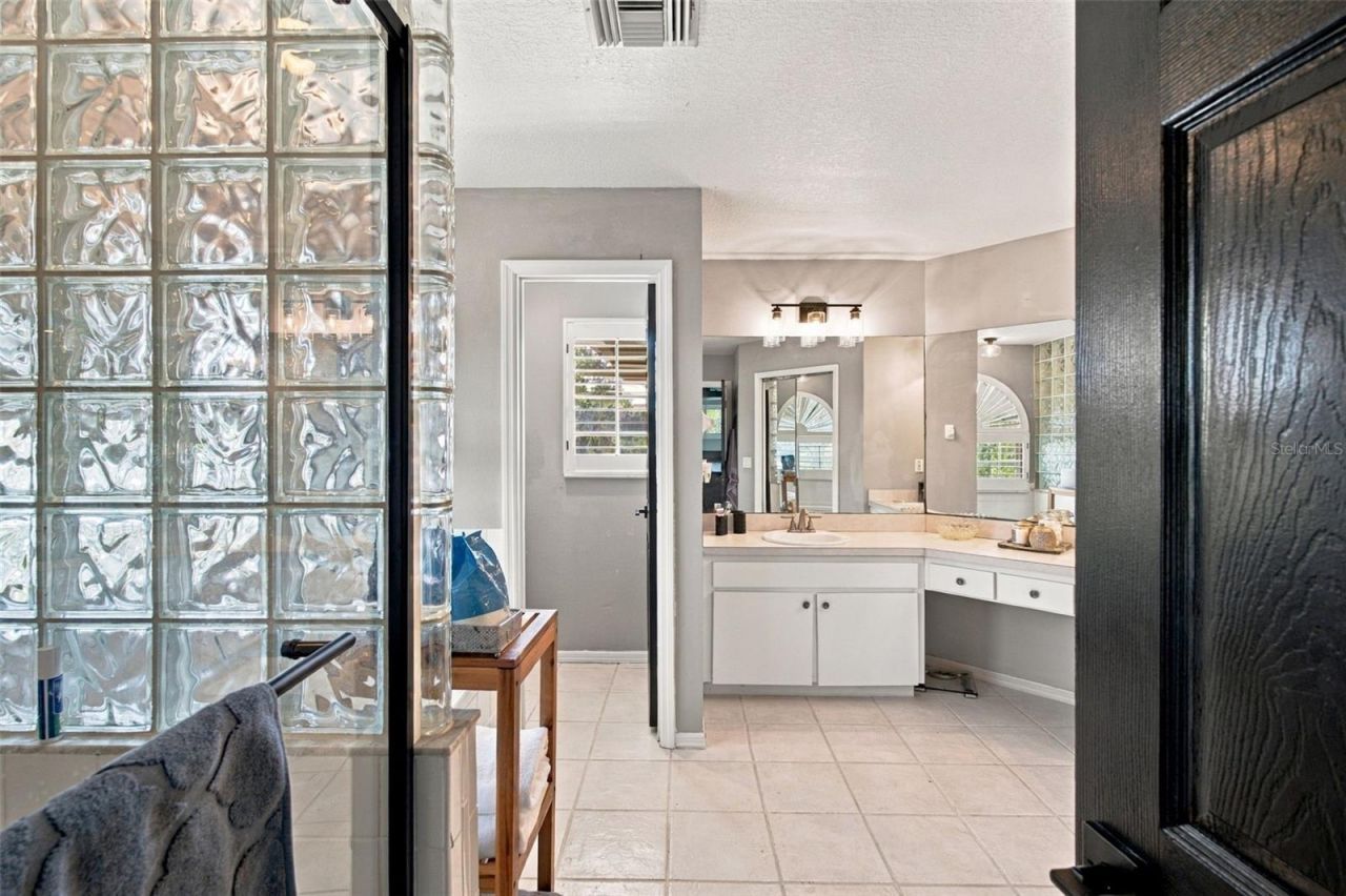 8022 Tierra Verde Drive , Tampa, FL 33617 Photo