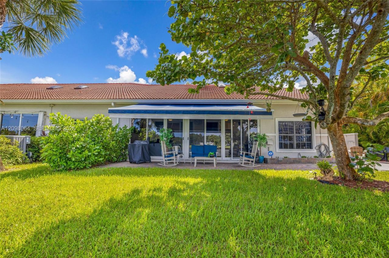 4107 Carriage Dr, Unit K1, Pompano Beach, FL 33069 Photo