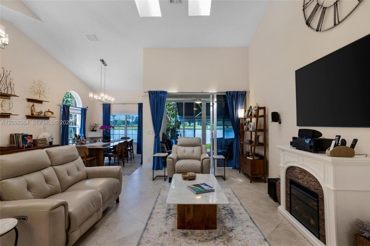 4107 Carriage Dr, Unit K1, Pompano Beach, FL 33069 Photo