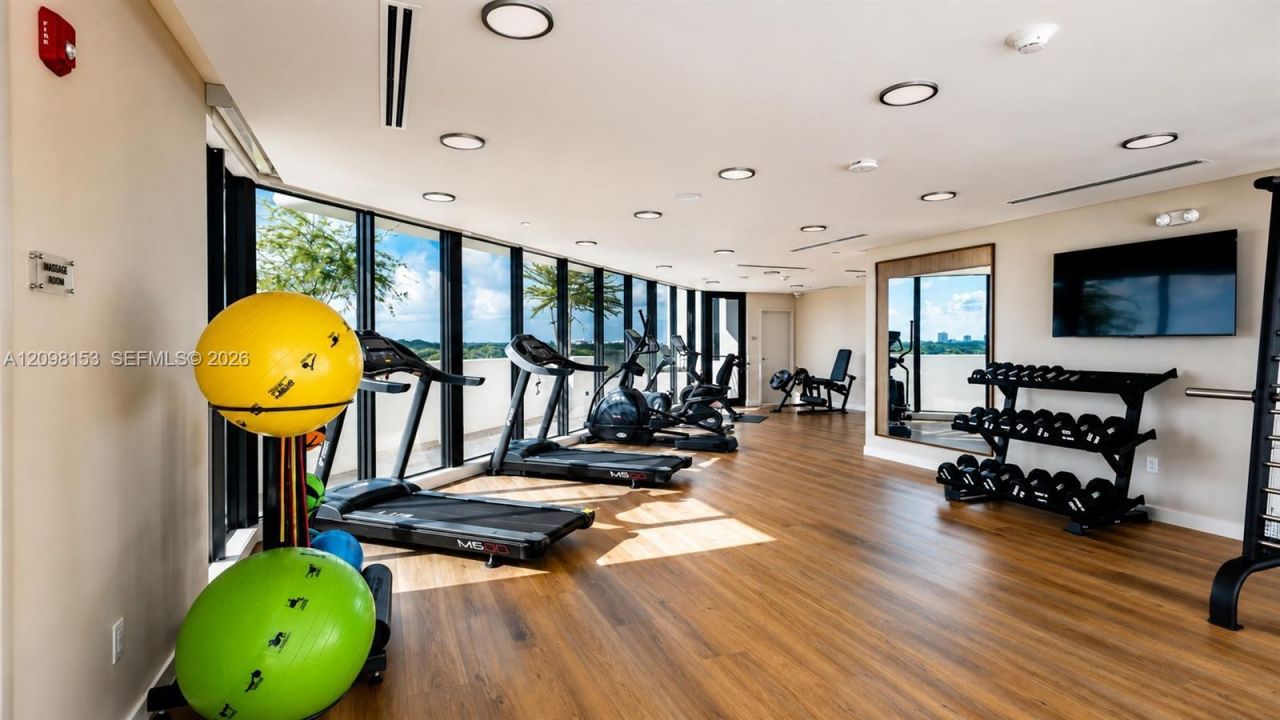 701 Valencia Ave, Unit 604, Coral Gables, FL 33134 Photo