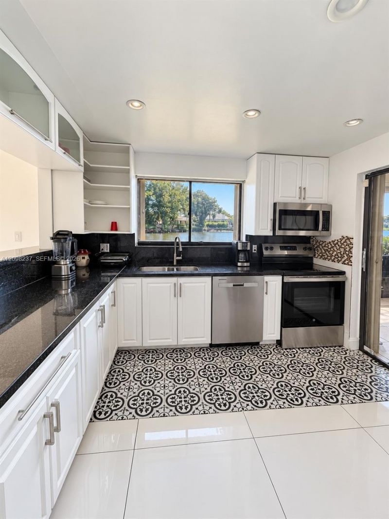 232 Wimbledon Lake Dr, Unit 232, Plantation, FL 33324 Photo