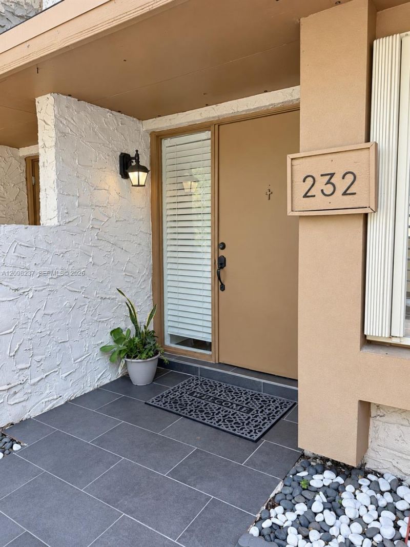 232 Wimbledon Lake Dr, Unit 232, Plantation, FL 33324 Photo