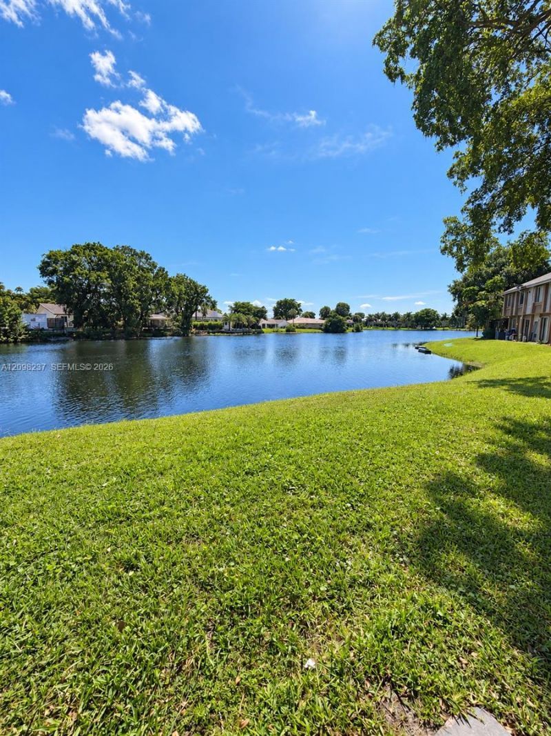 232 Wimbledon Lake Dr, Unit 232, Plantation, FL 33324 Photo
