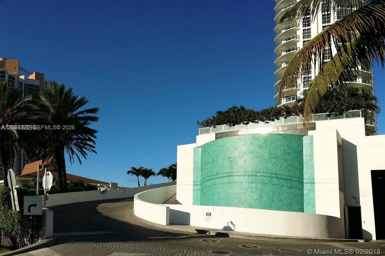 18683 Collins Ave, Unit 701, Sunny Isles Beach, FL 33160 Photo