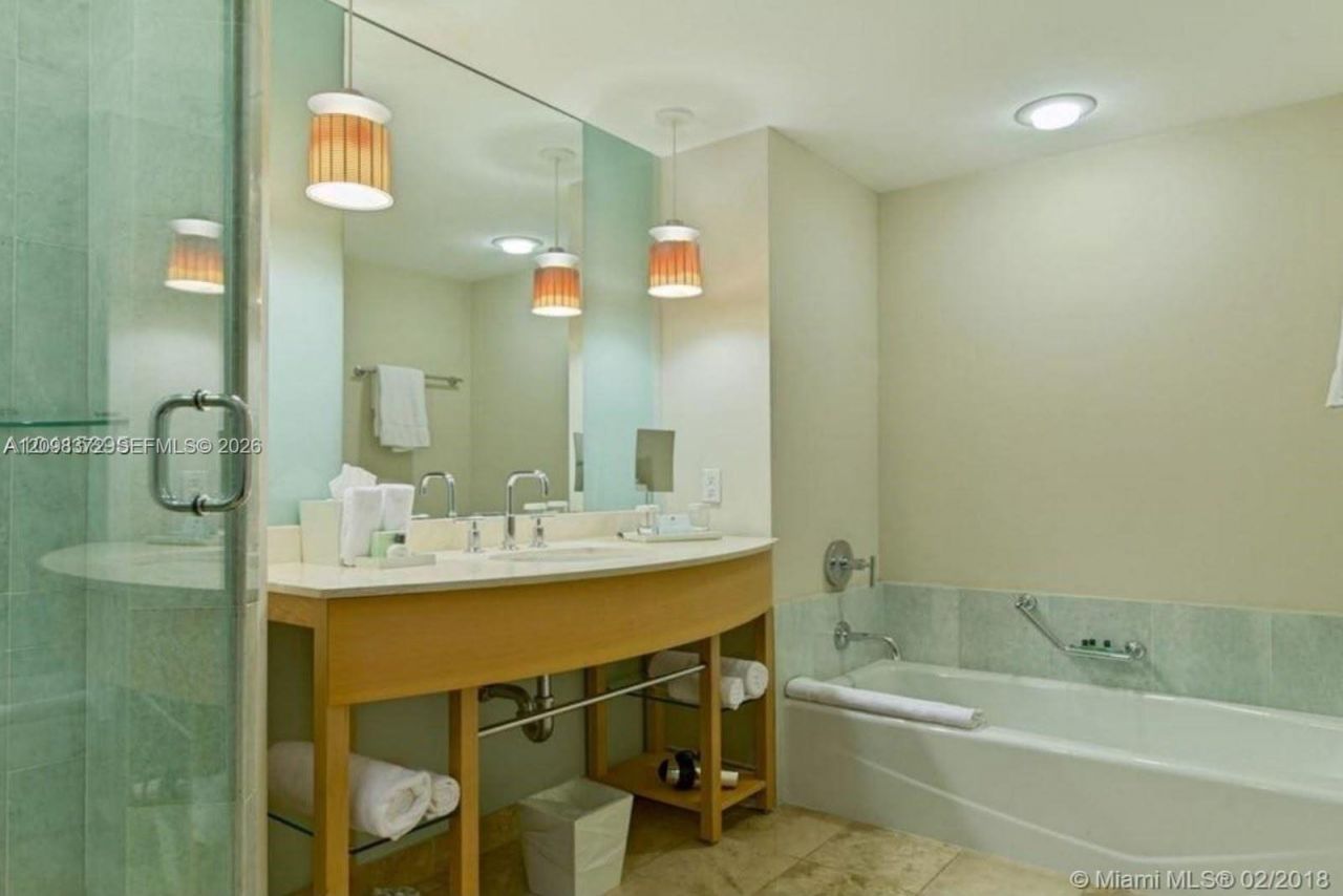 18683 Collins Ave, Unit 701, Sunny Isles Beach, FL 33160 Photo