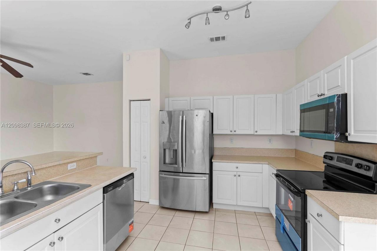 2001 NE 40th Rd , Unit ., Homestead, FL 33033 Photo