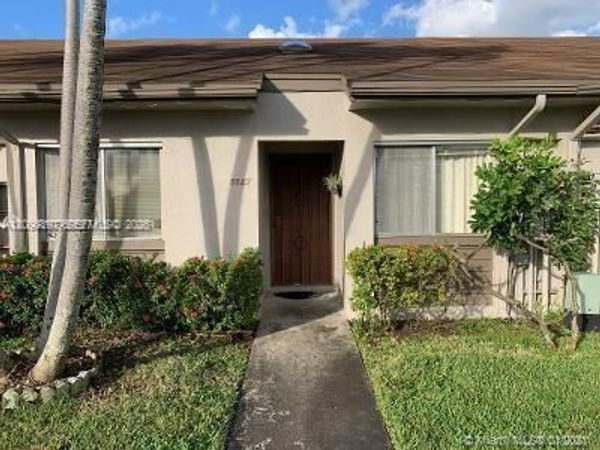 5587 Park Rd , Dania Beach, FL 33312