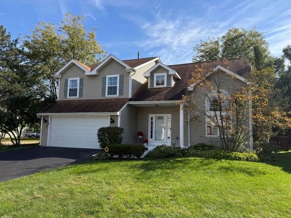 139 N Crooked Lake Lane , Lindenhurst, IL 60046