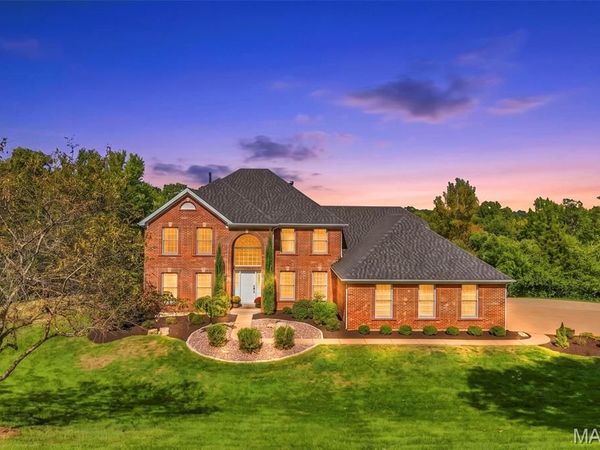 4964 Sunset Oaks Lane, St Louis, MO 63128