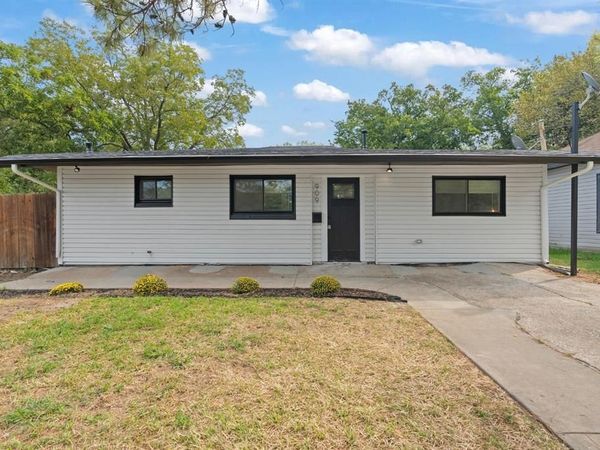 909 S Throckmorton Street, Sherman, TX 75090