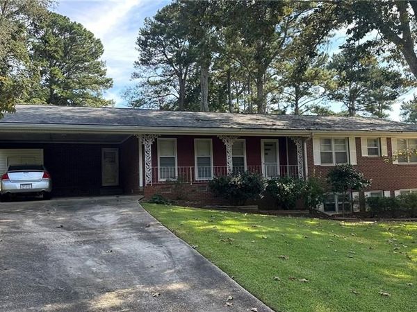 5574 Laurel Lane NW, Lilburn, GA 30047