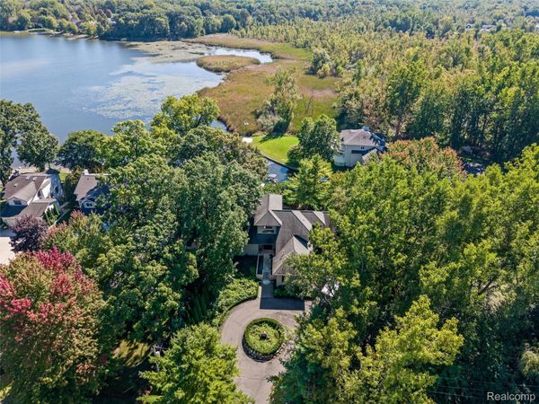 285 Leota Boulevard , Waterford Township, Mi 48327