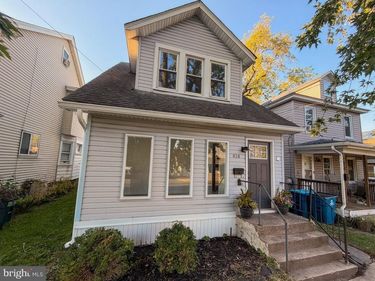414 W BRIDGE STREET, MORRISVILLE, PA 19067