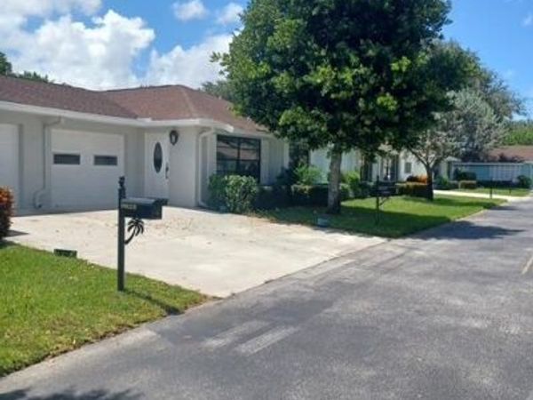 9825 Walnut Tree Way, Boynton Beach, FL 33436