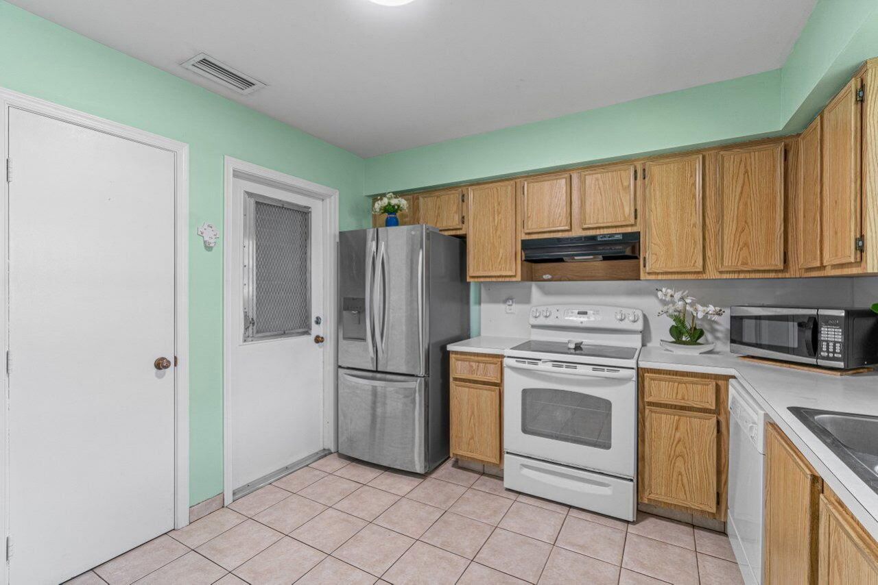 9825 Walnut Tree Way, Boynton Beach, FL 33436 Photo