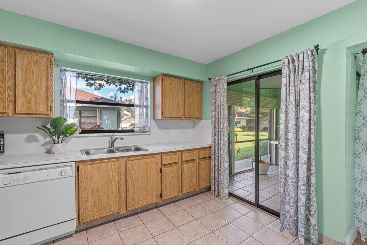 9825 Walnut Tree Way, Boynton Beach, FL 33436 Photo