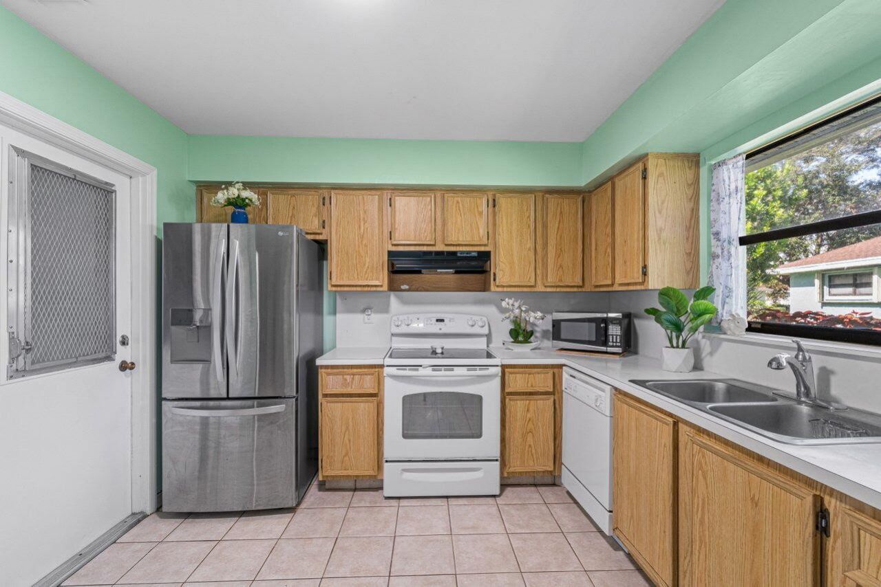 9825 Walnut Tree Way, Boynton Beach, FL 33436 Photo