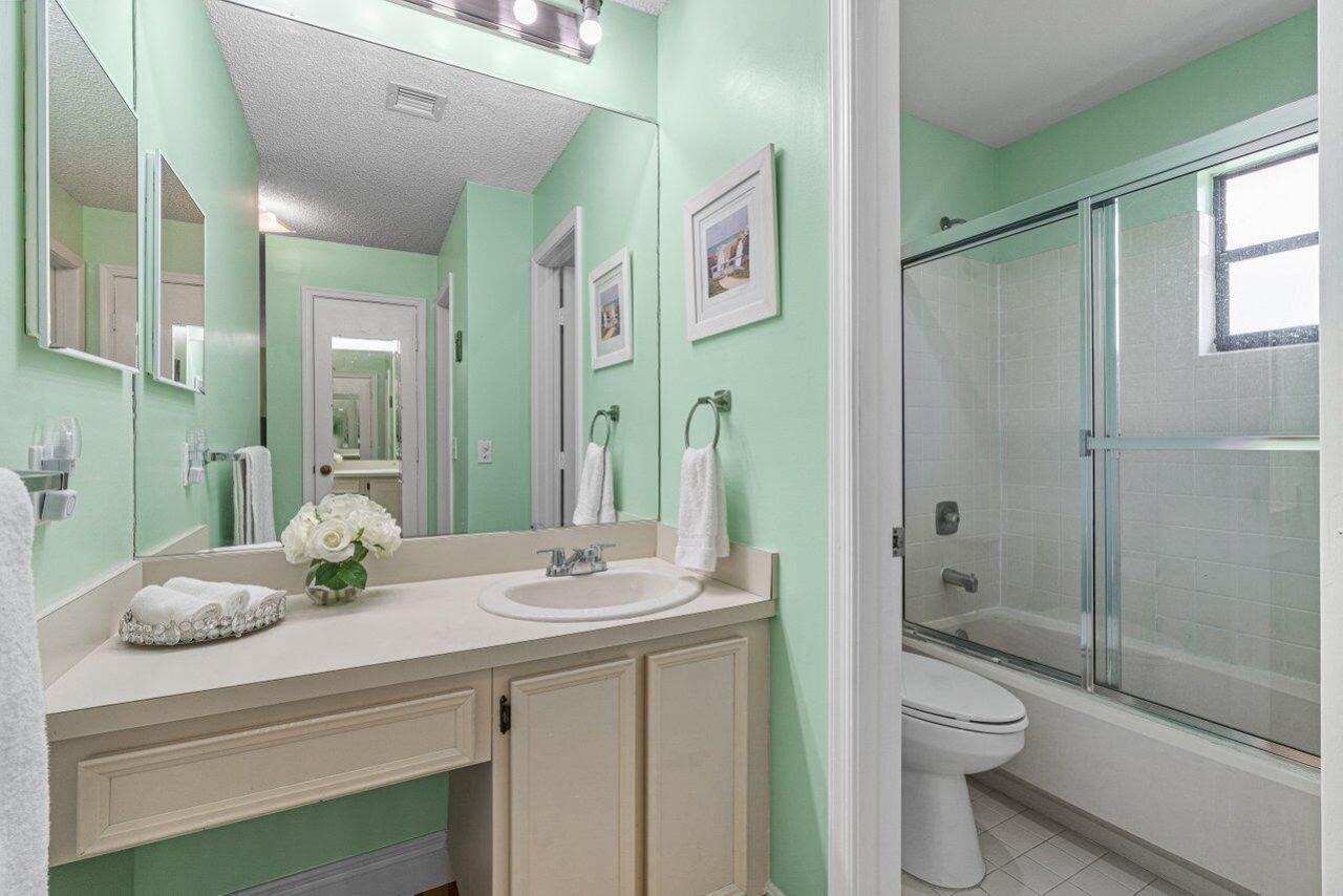 9825 Walnut Tree Way, Boynton Beach, FL 33436 Photo