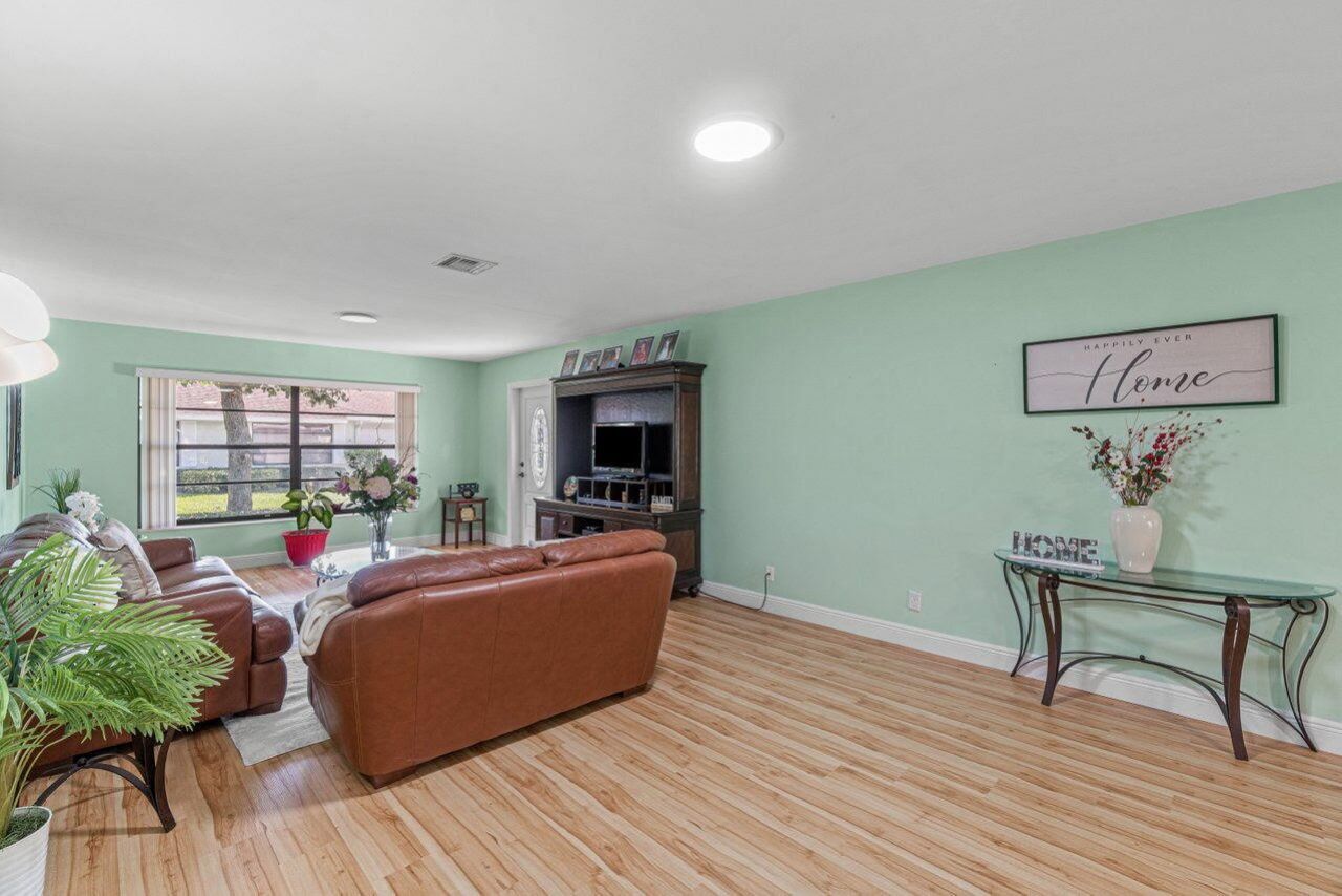 9825 Walnut Tree Way, Boynton Beach, FL 33436 Photo