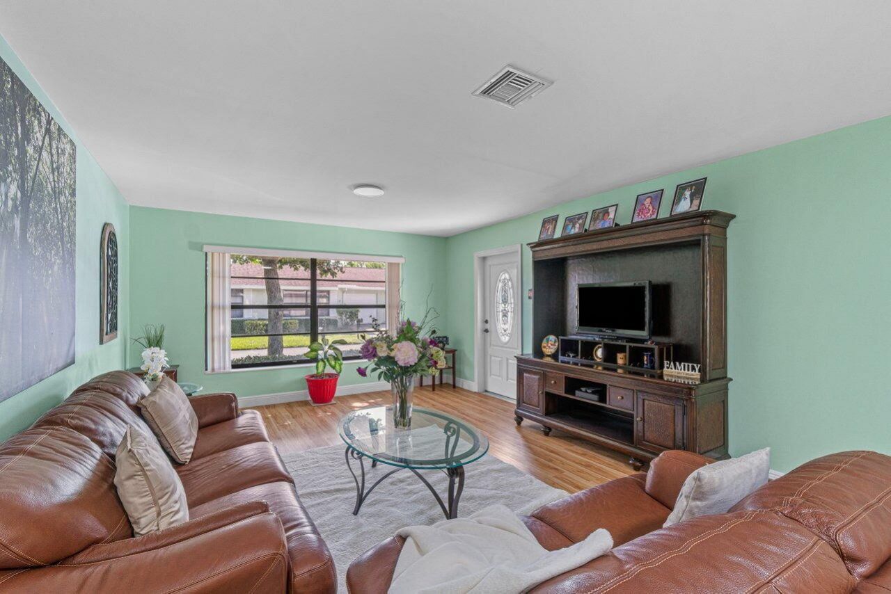 9825 Walnut Tree Way, Boynton Beach, FL 33436 Photo