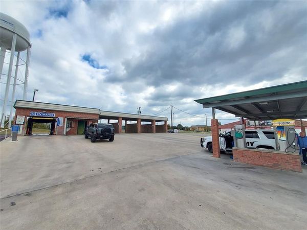 2553 Mangum Street , Commerce, TX 75428