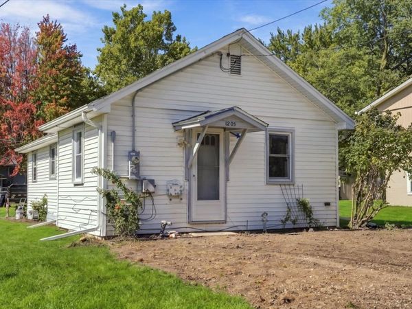 1205 Avenue K , Sterling, IL 61081