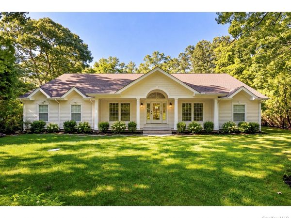 16 Willowood Court , Westhampton, NY 11977