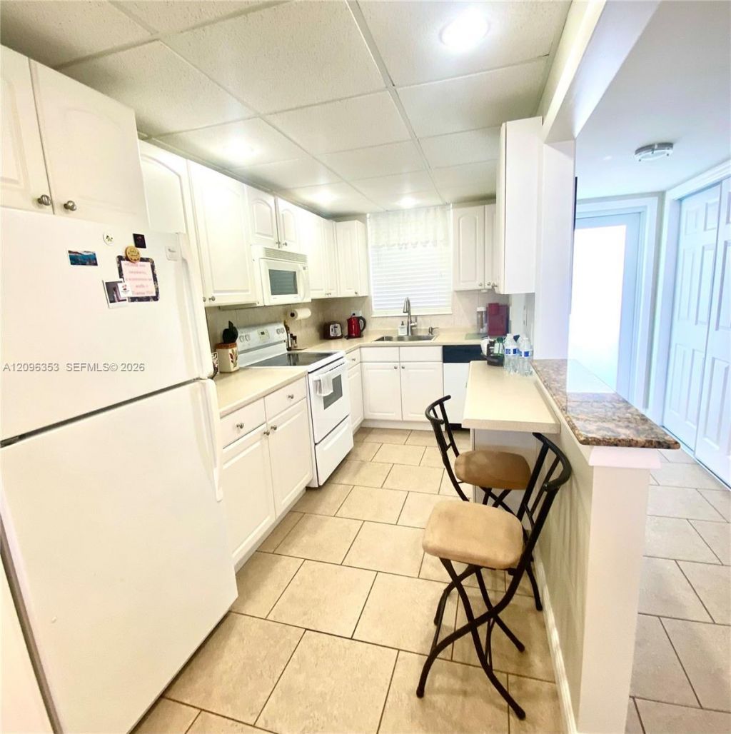 410 Golden Isles Dr, Unit 407, Hallandale Beach, FL 33009 Photo