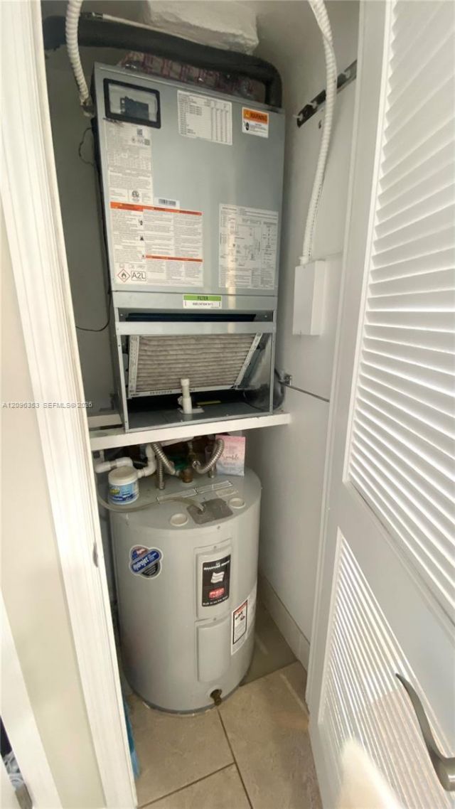 410 Golden Isles Dr, Unit 407, Hallandale Beach, FL 33009 Photo
