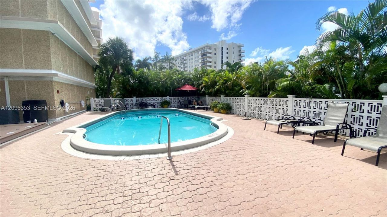 410 Golden Isles Dr, Unit 407, Hallandale Beach, FL 33009 Photo