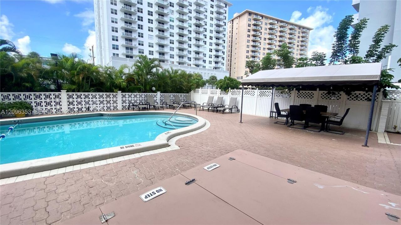 410 Golden Isles Dr, Unit 407, Hallandale Beach, FL 33009 Photo