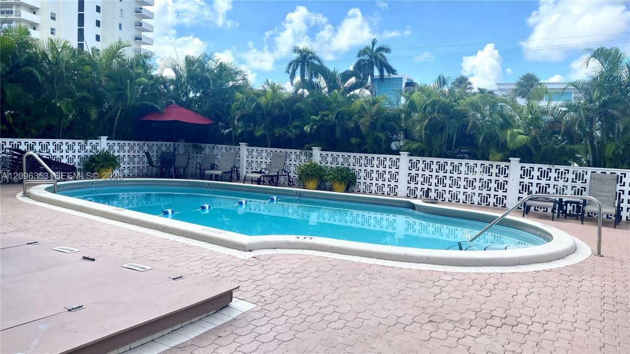 410 Golden Isles Dr, Unit 407, Hallandale Beach, FL 33009 Photo