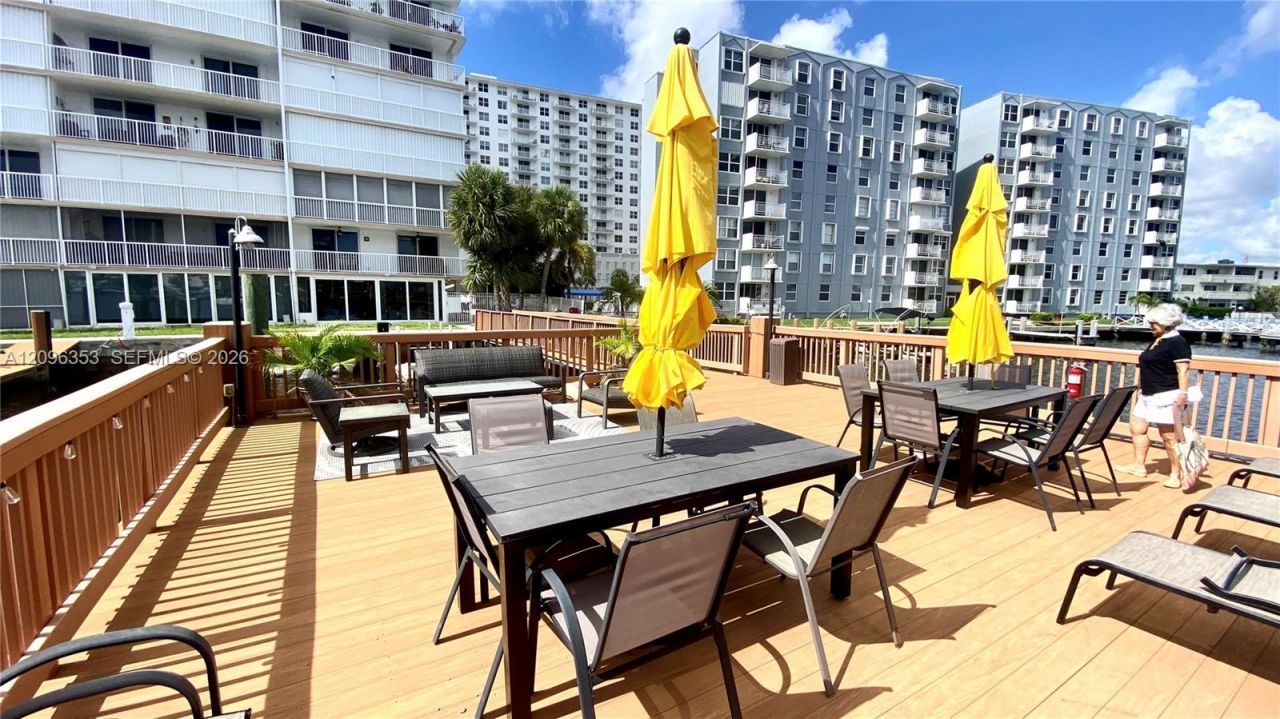 410 Golden Isles Dr, Unit 407, Hallandale Beach, FL 33009 Photo