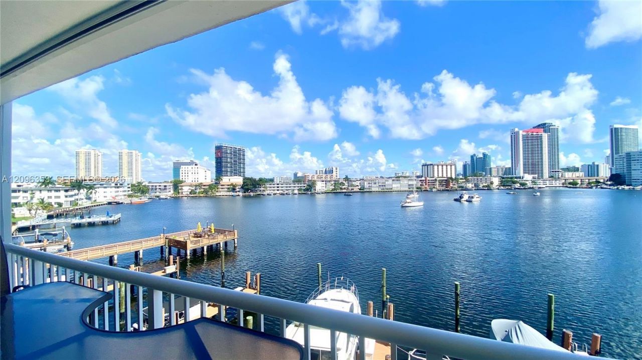410 Golden Isles Dr, Unit 407, Hallandale Beach, FL 33009 Photo