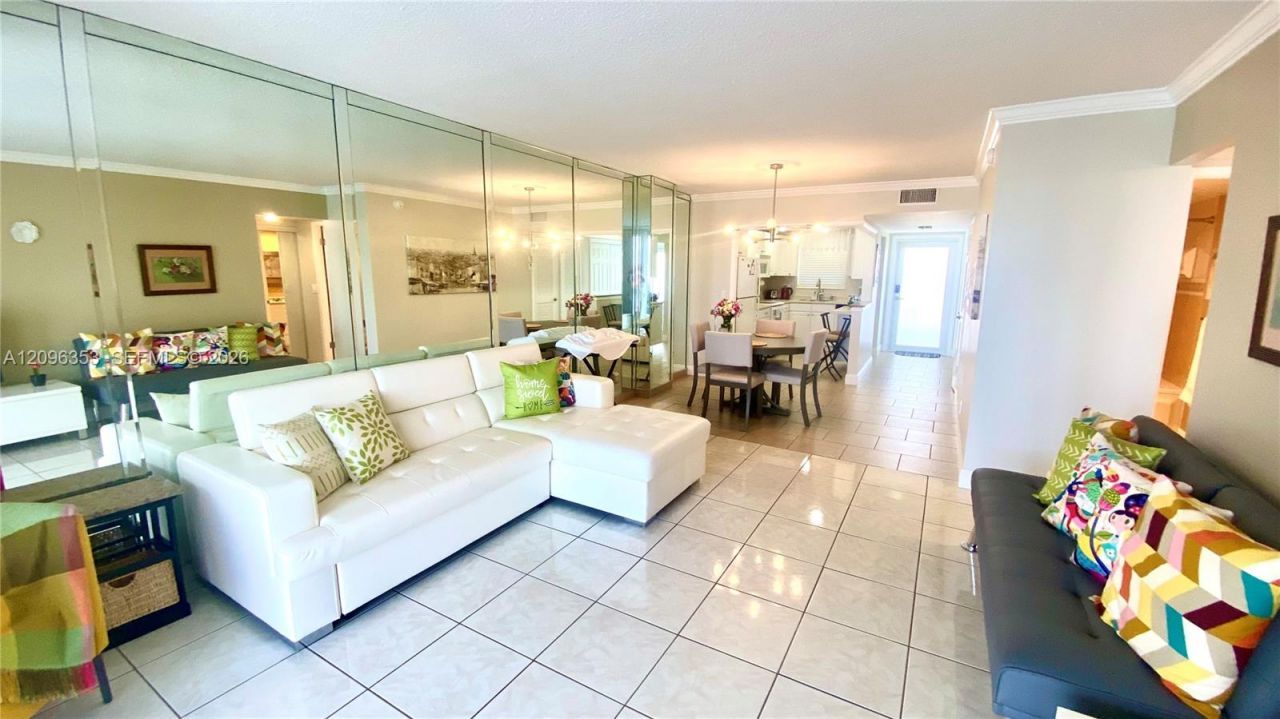 410 Golden Isles Dr, Unit 407, Hallandale Beach, FL 33009 Photo
