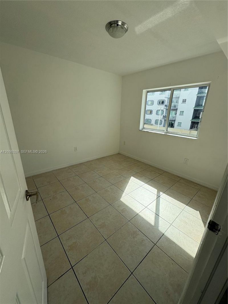 2415 NW 16th St Rd , Unit 316, Miami, FL 33125 Photo