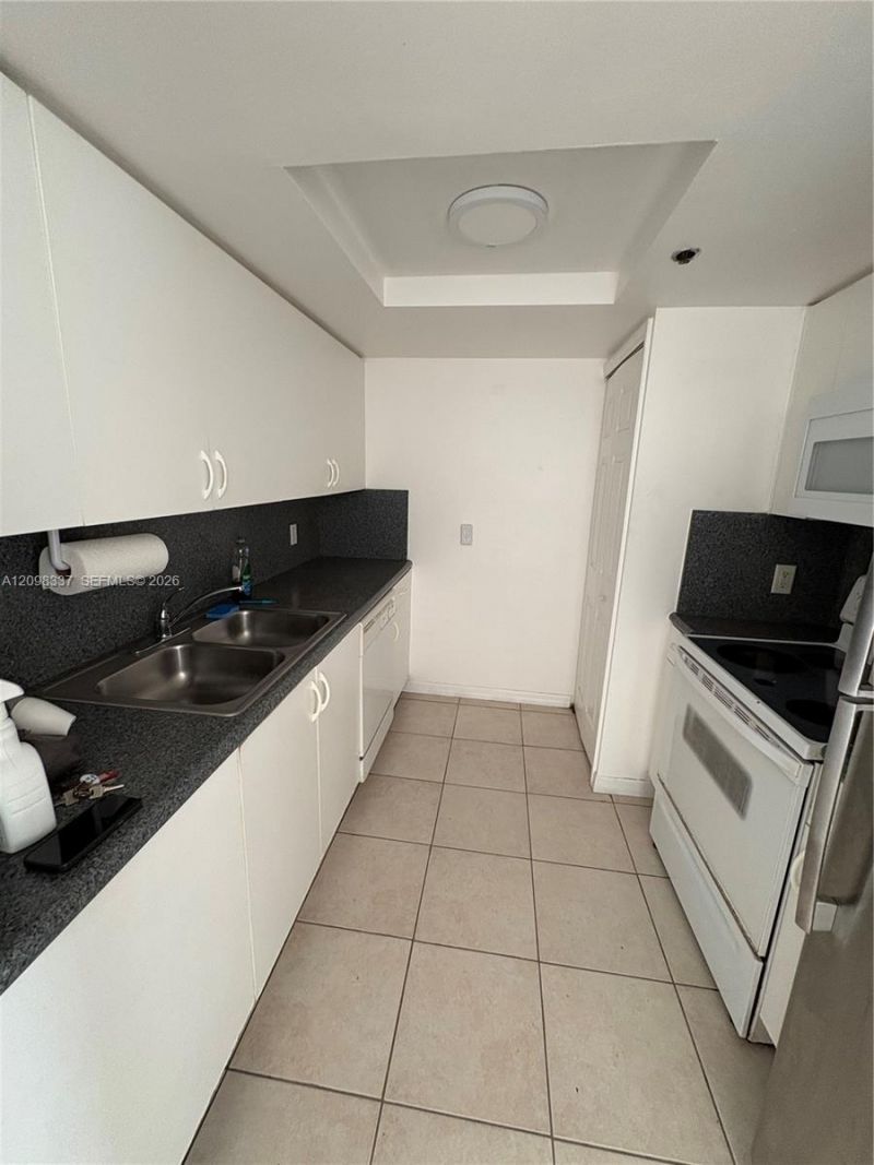 2415 NW 16th St Rd , Unit 316, Miami, FL 33125 Photo