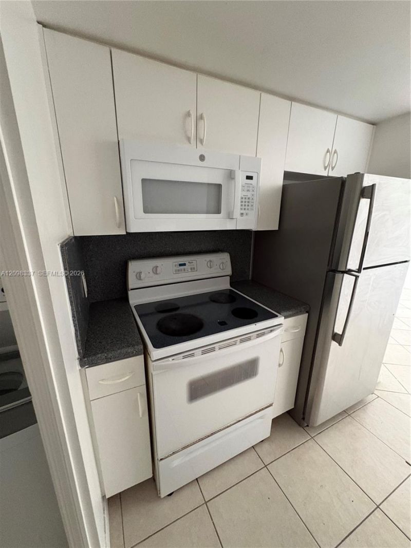 2415 NW 16th St Rd , Unit 316, Miami, FL 33125 Photo